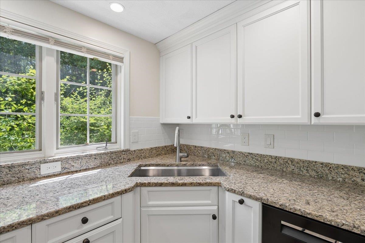 28 Brick Mill Road Bedford, NH 03110 - Photo 17 of 52