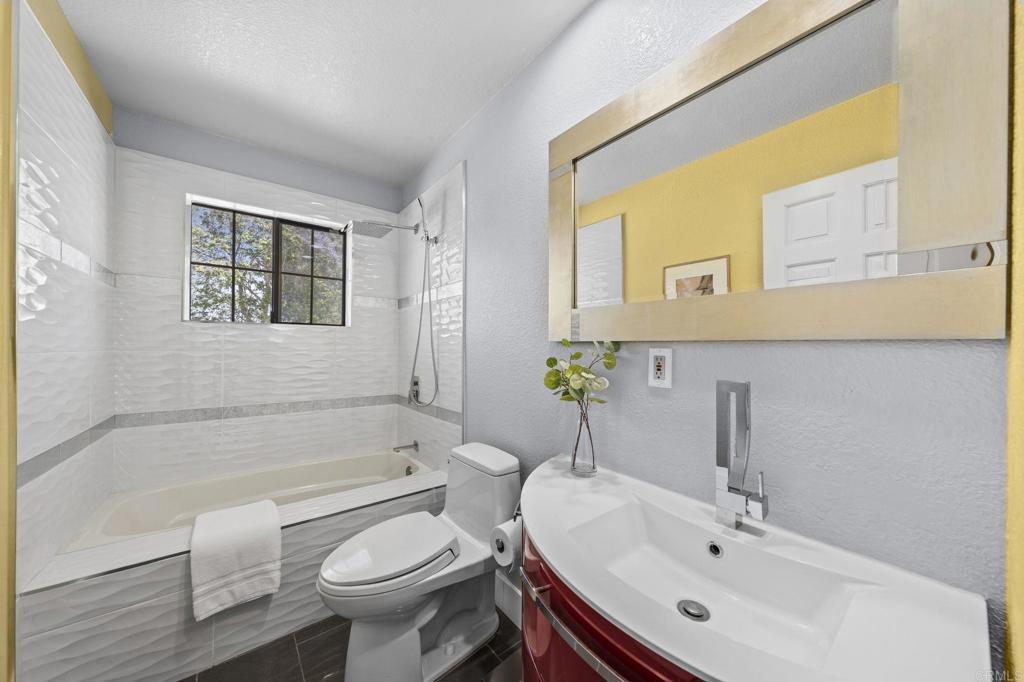 19 Gateview Drive Fallbrook, CA 92028 - Photo 52 of 76 19 Gateview Dr, Fallbrook, Luxury Home, Single-Level Main Floor Living, Attached ADU, Guard-Gated