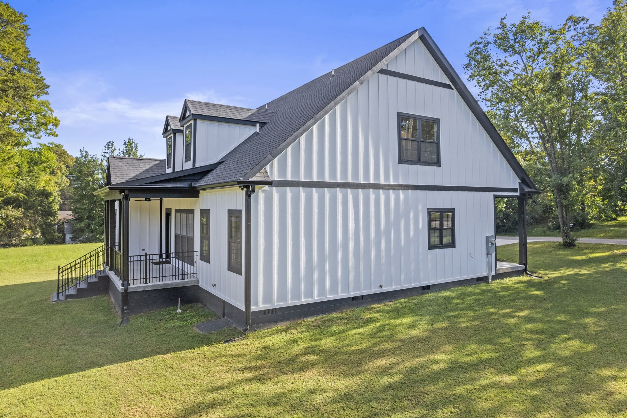 106 5th Avenue North Decherd, TN 37324 - Photo 5 of 50 a view of a house with a yard
