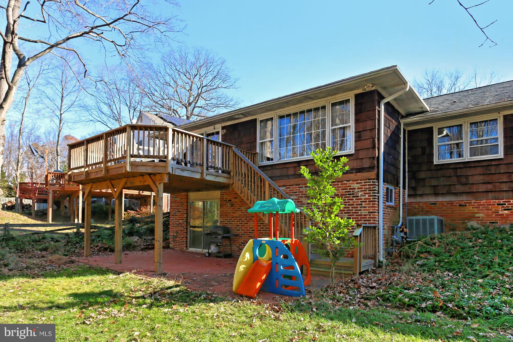 6014 Commack Court Springfield, VA 22152 - Photo 42 of 44 Exterior - rear