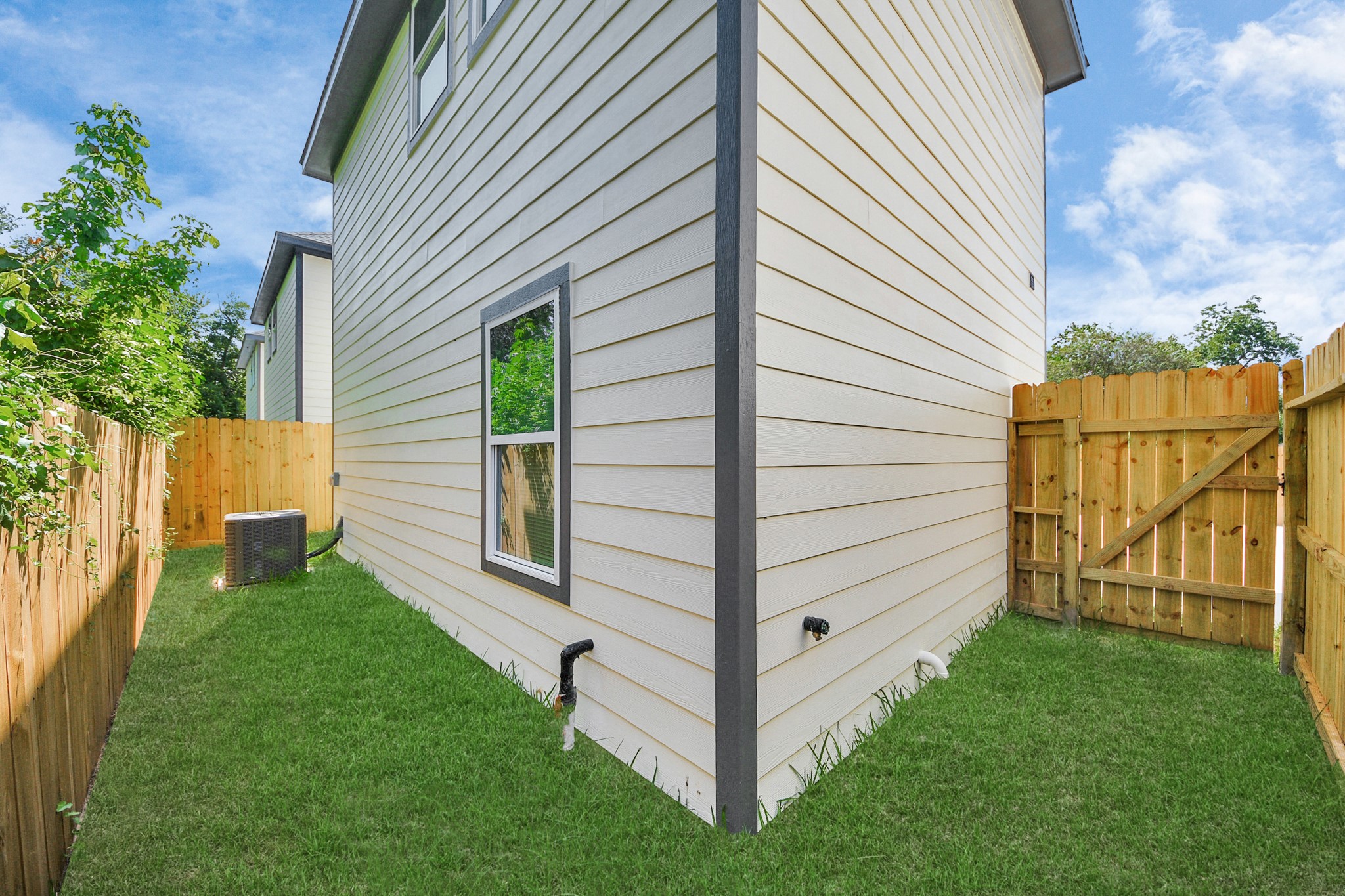 7312 Wileyvale Road, Unit C Houston, TX 77016 - Photo 11 of 39 a view of backyard with cabin