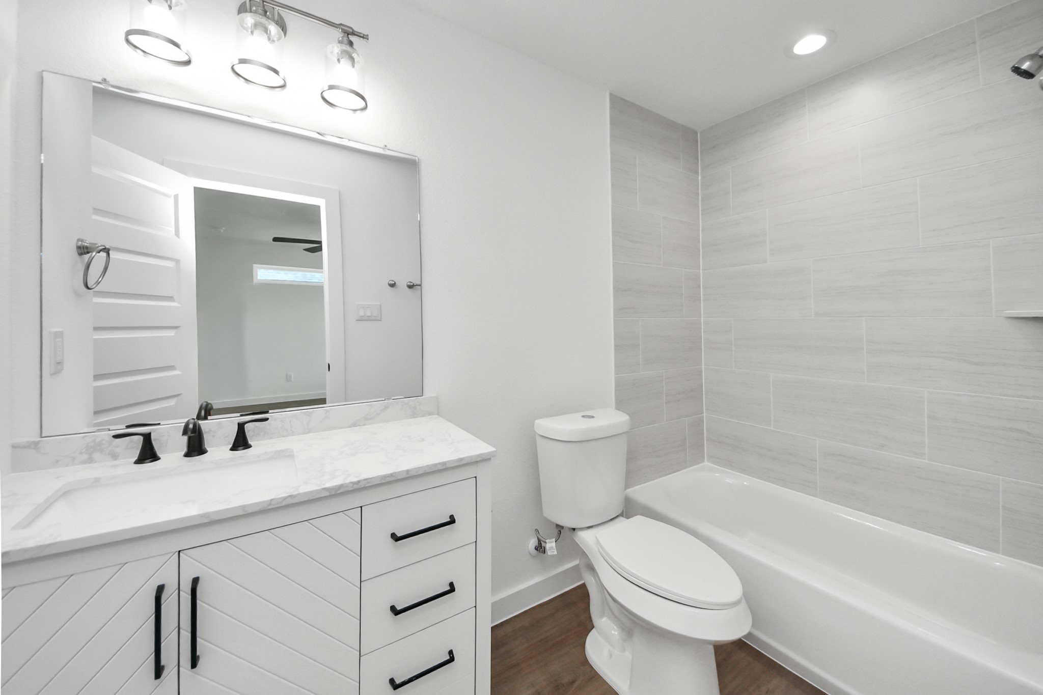 7312 Wileyvale Road, Unit C Houston, TX 77016 - Photo 30 of 39 a bathroom with a sink a toilet and a bathtub