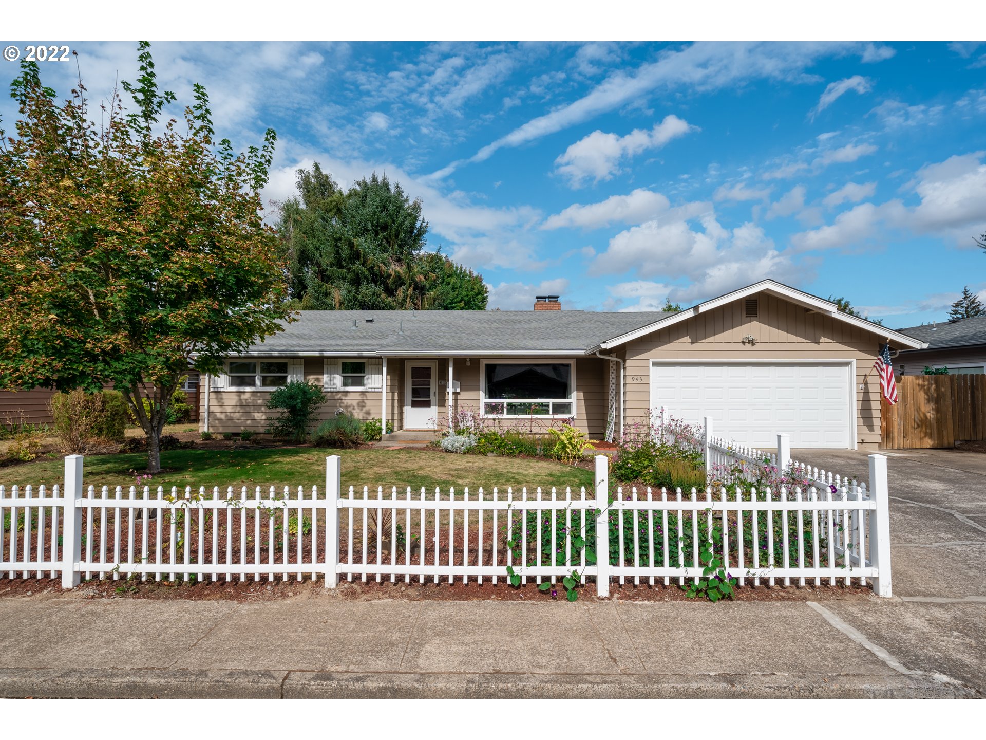 943 Rafael Street North Salem, OR 97303 - Photo 1 of 32 Gallery Image 1
