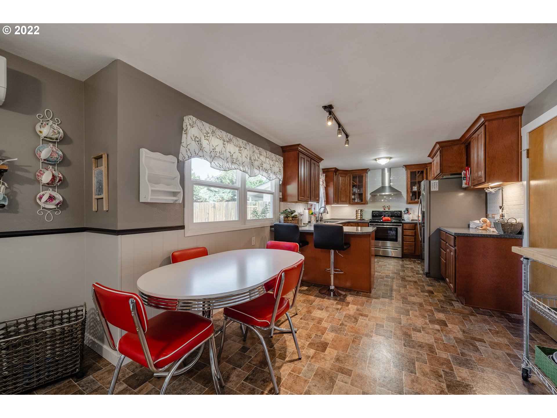 943 Rafael Street North Salem, OR 97303 - Photo 13 of 32 Gallery Image 13