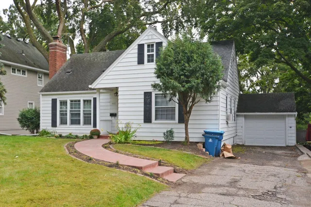 $2,640 | 155 Benton Avenue, Wayzata, MN 55391