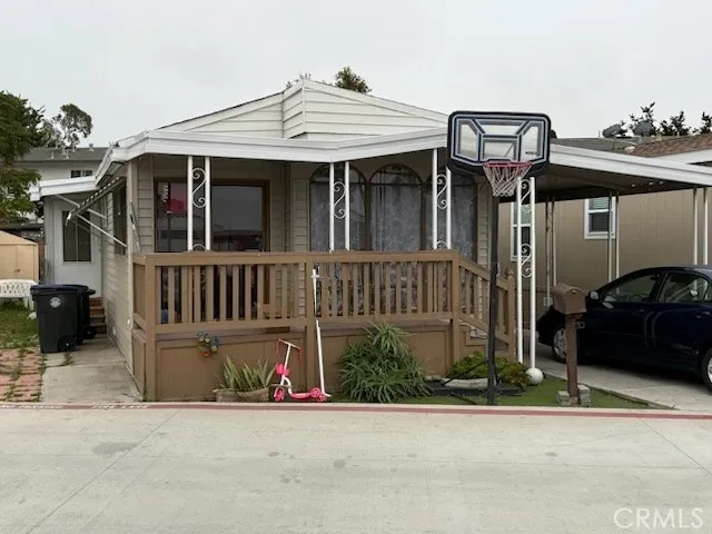 a view of a house with a small yard and plants