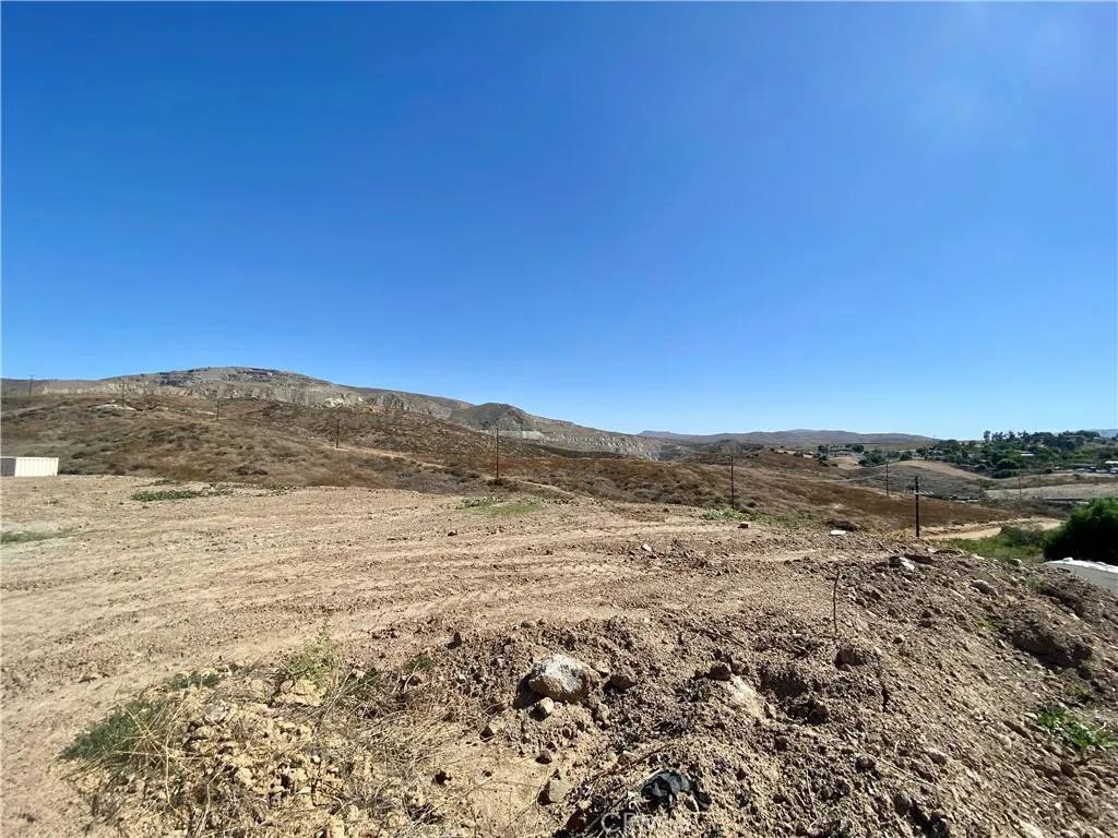 19217 Ferrer Corona, CA 92881 - Photo 4 of 5