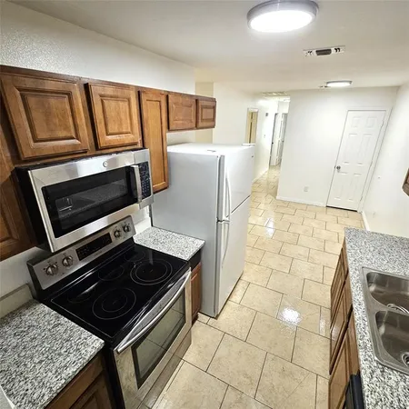 $1,495 | 1810 Wiseman Avenue, Fort Worth, TX 76105
