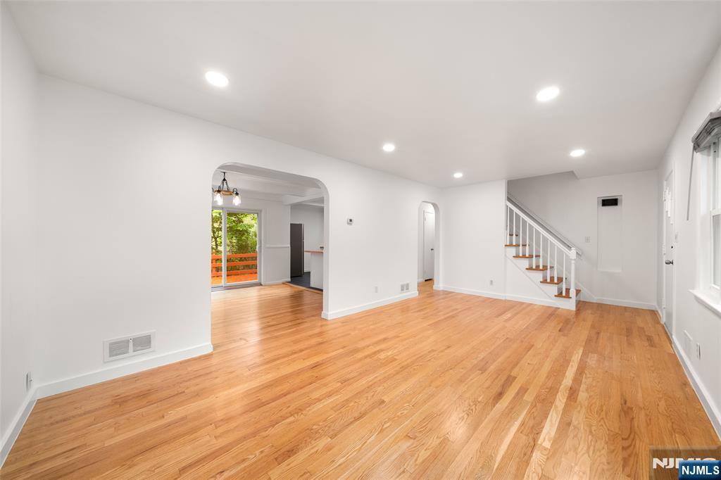 85 Serpentine Road Demarest, NJ 07627 - Photo 4 of 24