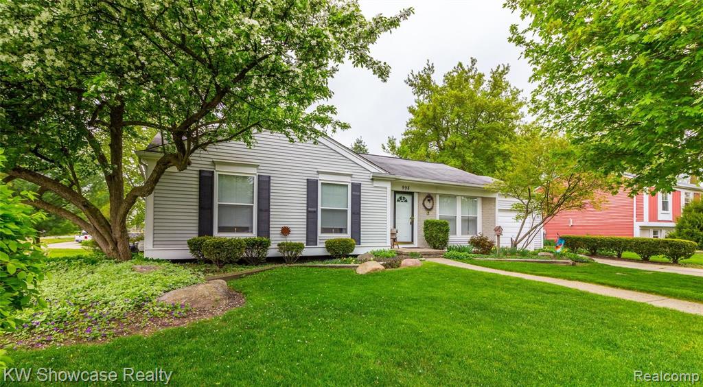 998 Hadley Road Rochester Hills, MI 48307 - Photo 3 of 42