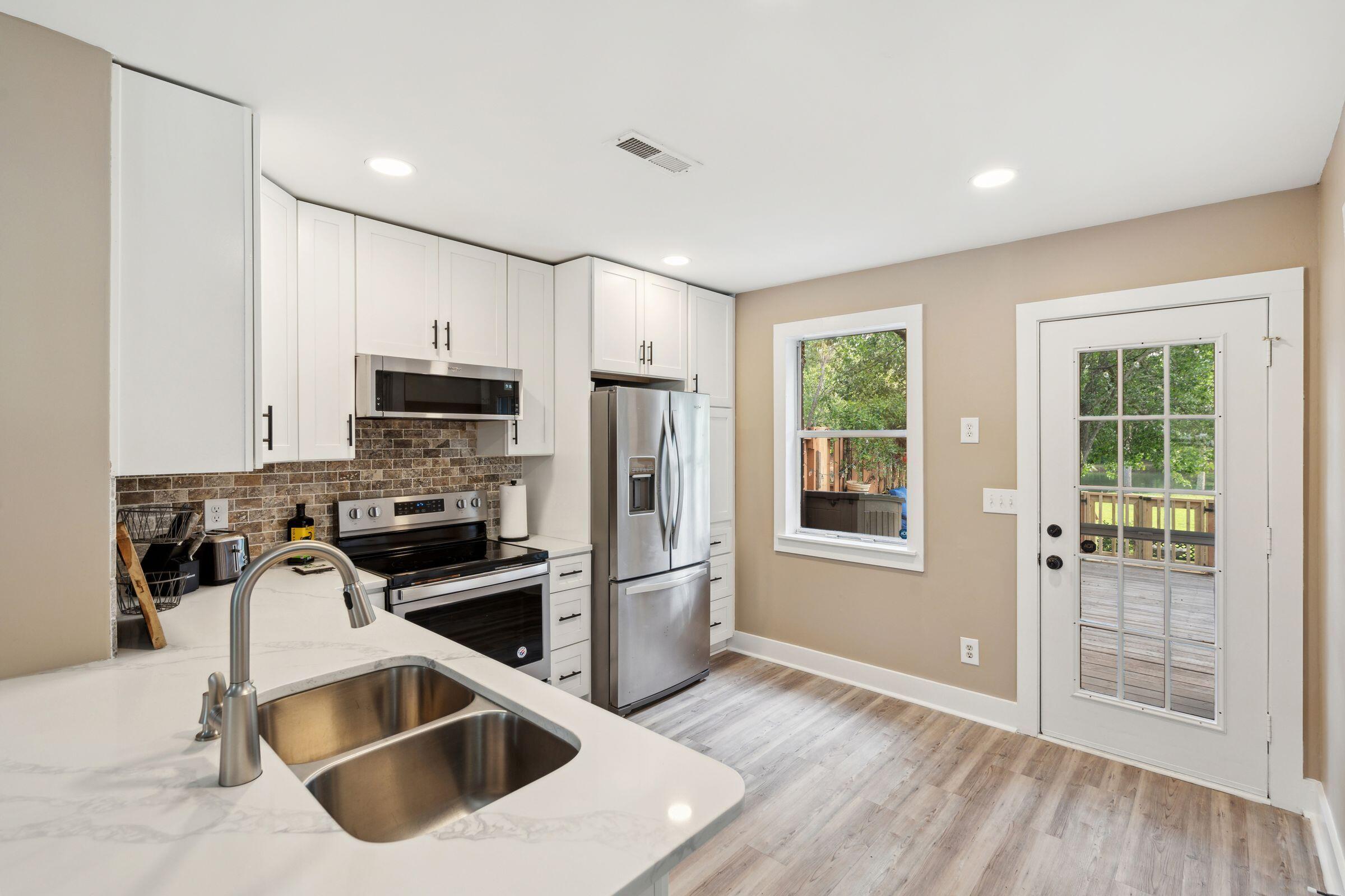 1166 Julian Clark Road Charleston, SC 29412 - Photo 14 of 39 1166JulianClarkRd-KeenEyeMarketing-015