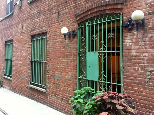 $1,899,000 | 28 Old Fulton Street | Brooklyn Heights