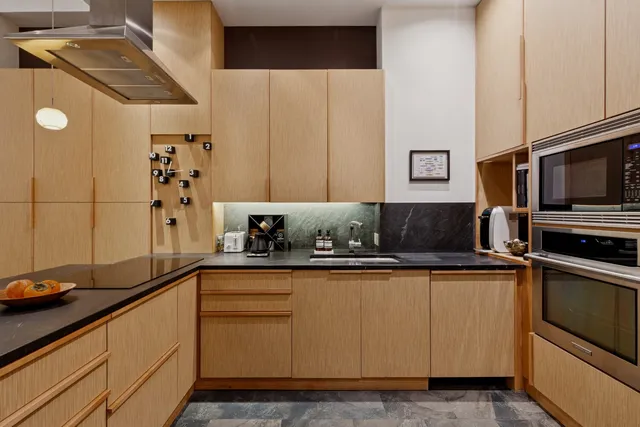 $1,899,000 | 28 Old Fulton Street | Brooklyn Heights