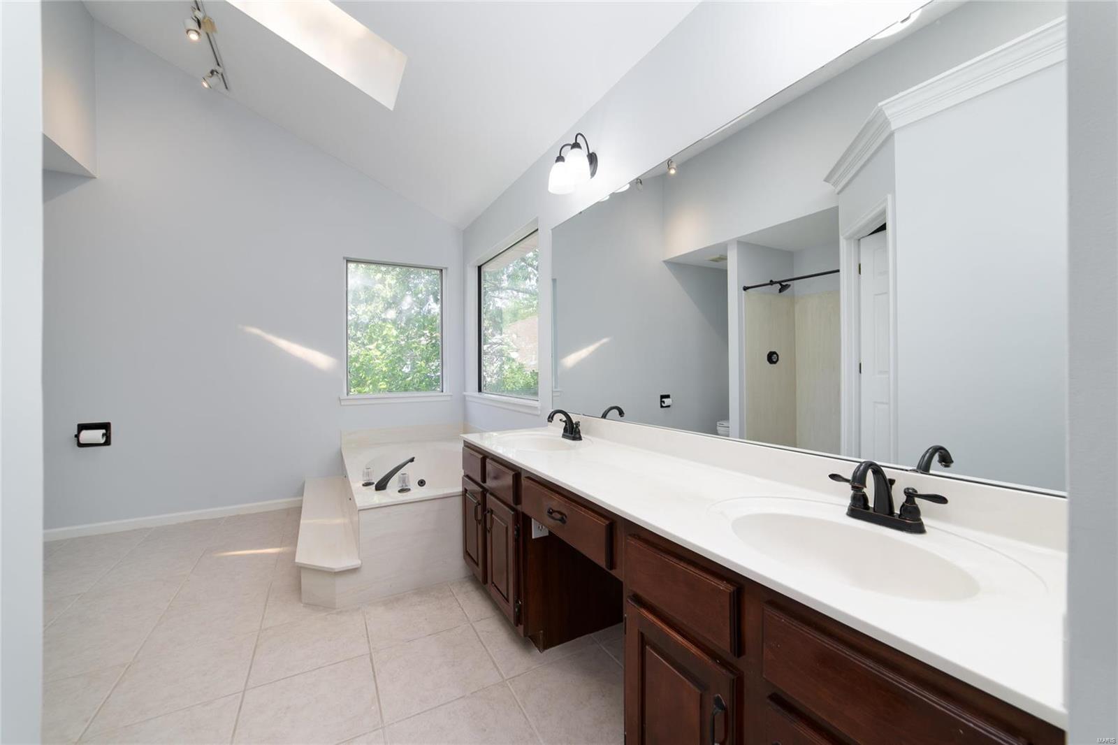 1100 Shadowfaire Court Ballwin, MO 63021 - Photo 27 of 53