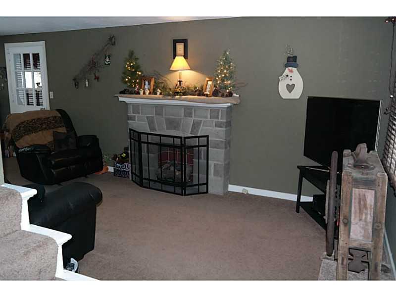 3036 Leechburg Road Plum, PA 15239 - Photo 4 of 14 Living Room.