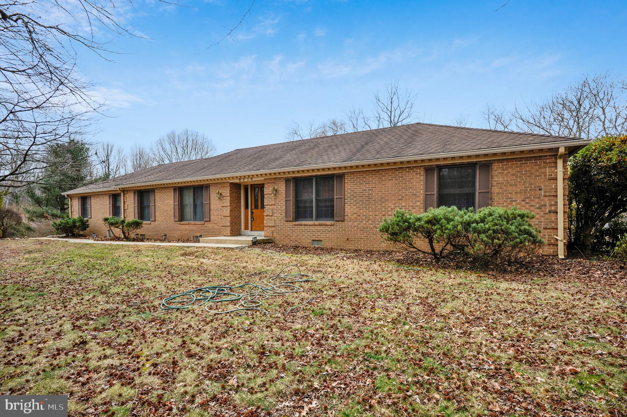 Single Level Living & Stately Elegance