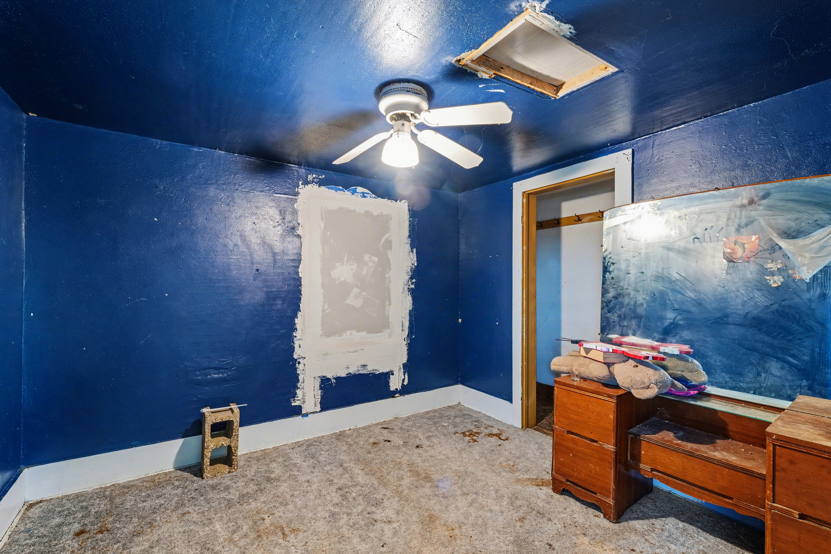 724 East 2600 North Road Penfield, IL 61862 - Photo 33 of 43 a bedroom with a bed and lamp