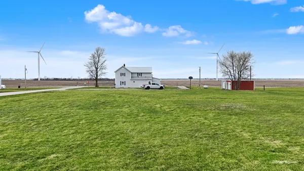 $179,900 | 724 East 2600 North Road, Penfield, IL 61862