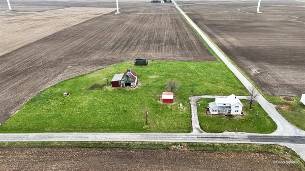 $179,900 | 724 East 2600 North Road, Penfield, IL 61862