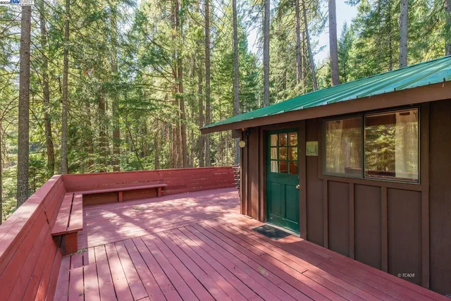 a view of a backyard with wooden floor