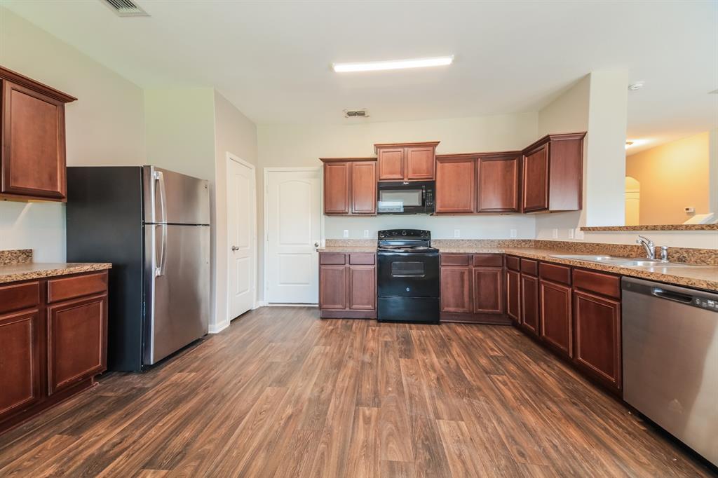 14242 Bridgeview Lane Dallas, TX 75253 - Photo 9 of 22