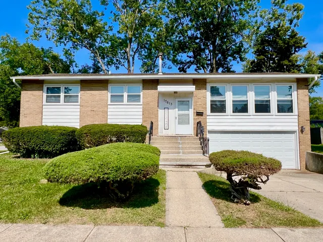 $219,900 | 17613 Grandview Drive, Hazel Crest, IL 60429
