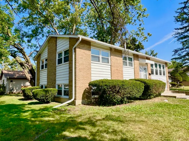 $219,900 | 17613 Grandview Drive, Hazel Crest, IL 60429