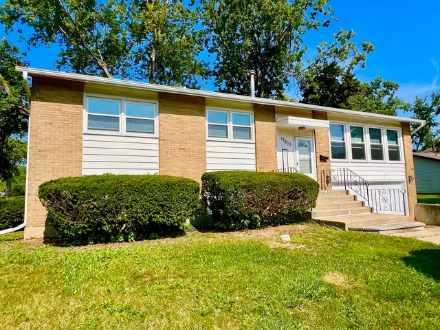 $219,900 | 17613 Grandview Drive, Hazel Crest, IL 60429