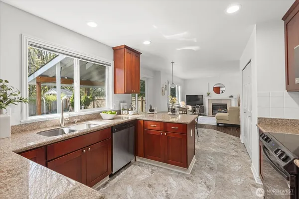 $840,000 | 3930 Pacific Place, Mukilteo, WA 98275