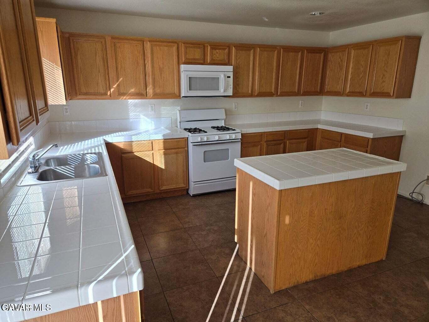 45111 Palm Lane Lancaster, CA 93535 - Photo 6 of 8 Palm6