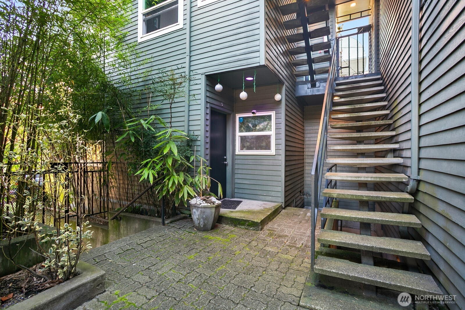 1501 East Spring Street, Unit 8 Seattle, WA 98122 - Photo 2 of 15