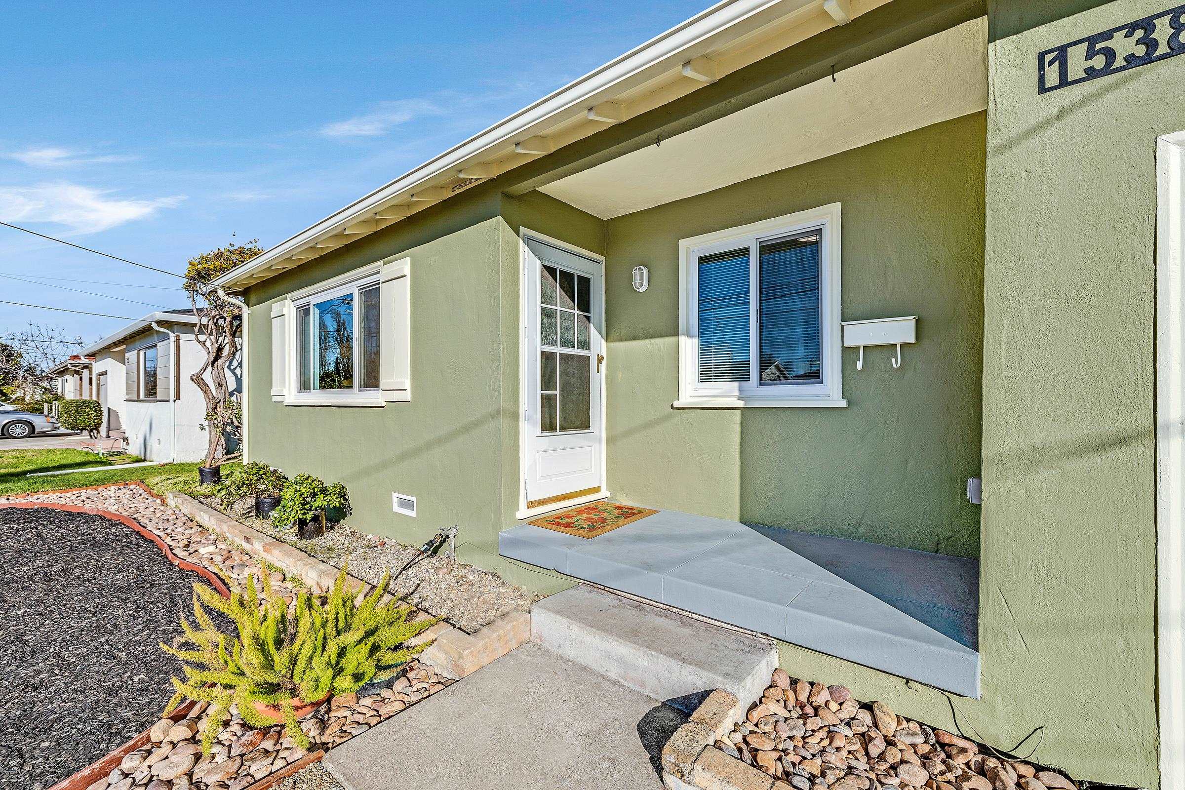 15382 Andover Street San Leandro, CA 94579 - Photo 4 of 31