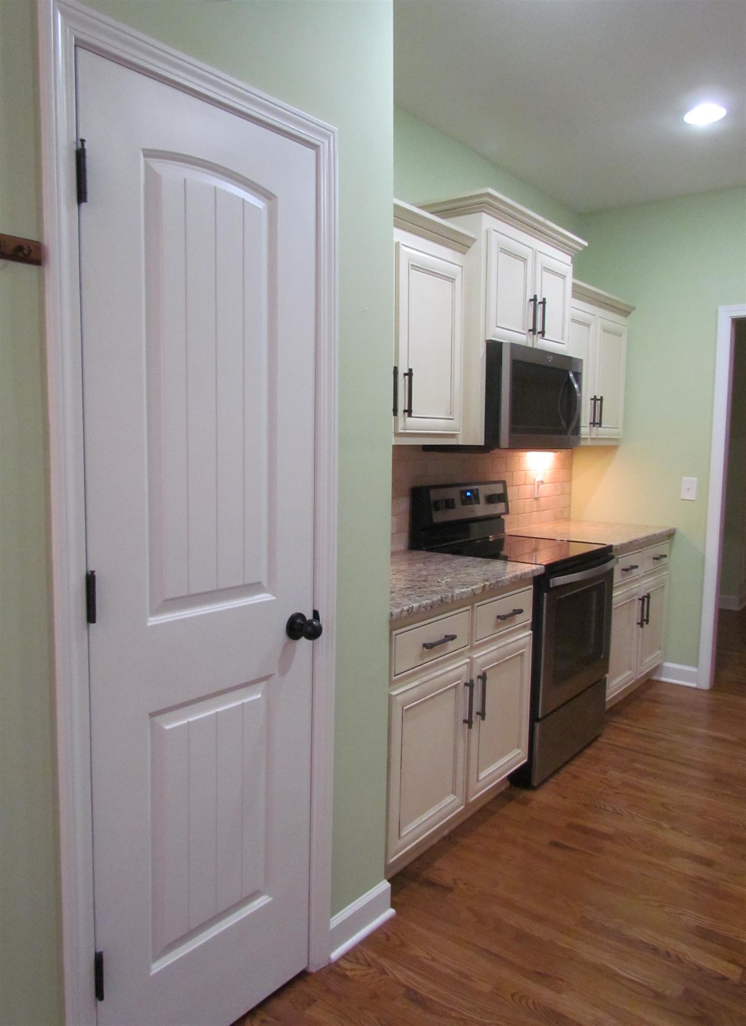 209 Amazonway Ridge Lascassas, TN 37085 - Photo 12 of 27 Kitchen Pantry, under mount Lighting and Smooth Top Stove!