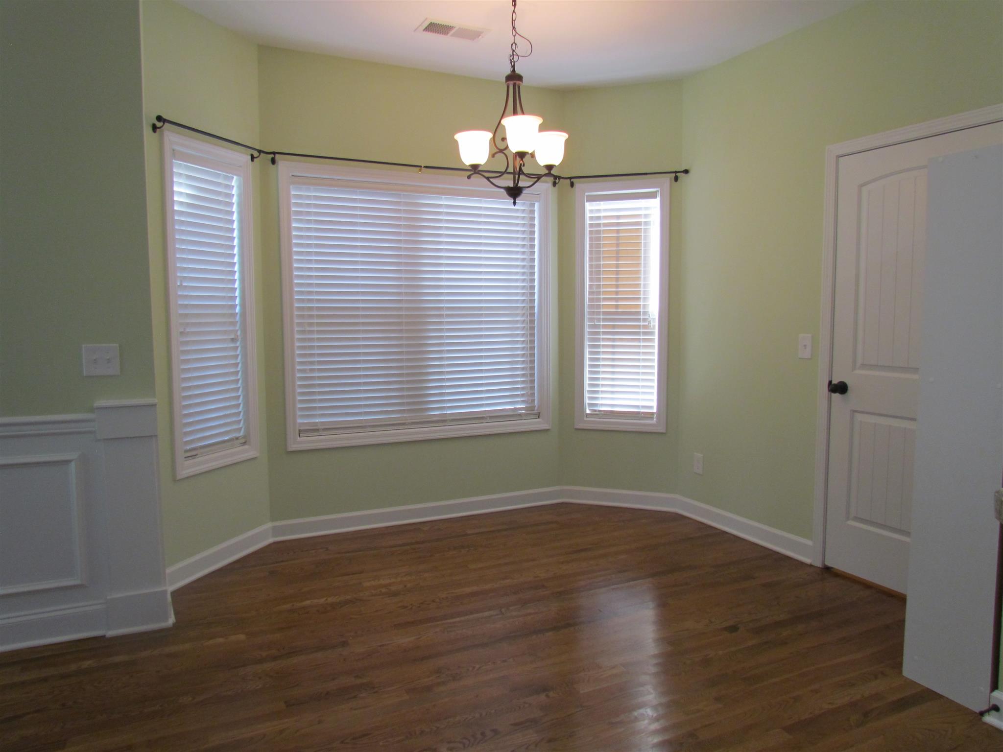 209 Amazonway Ridge Lascassas, TN 37085 - Photo 10 of 27 A Bay Window seating/dining area. Another plus to this area of the home.