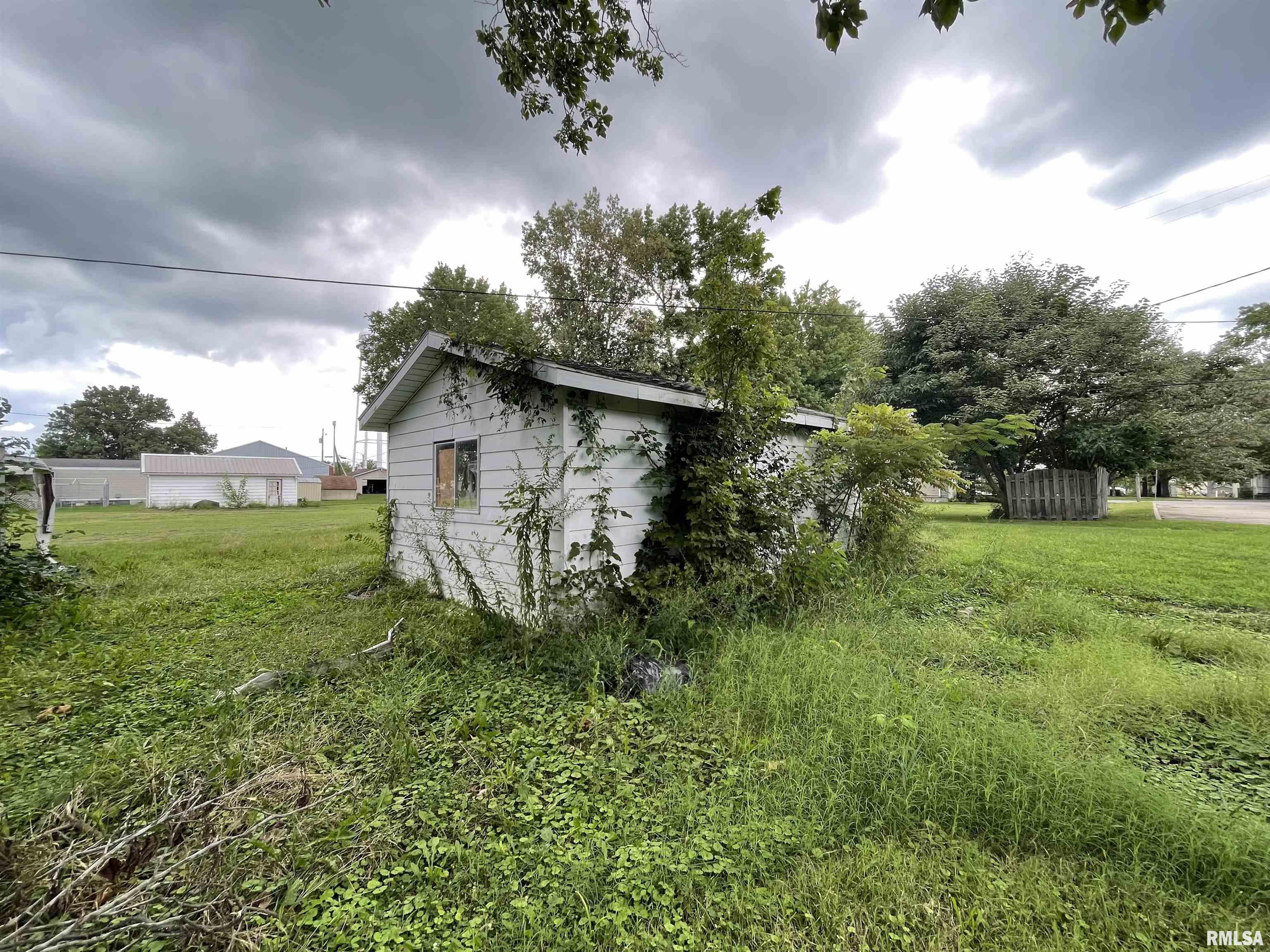 214 King Street Hurst, IL 62949 - Photo 8 of 10