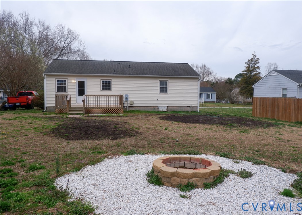 4524 Twelveoaks Road Midlothian, VA 23112 - Photo 11 of 12 a backyard of a house with a fountain
