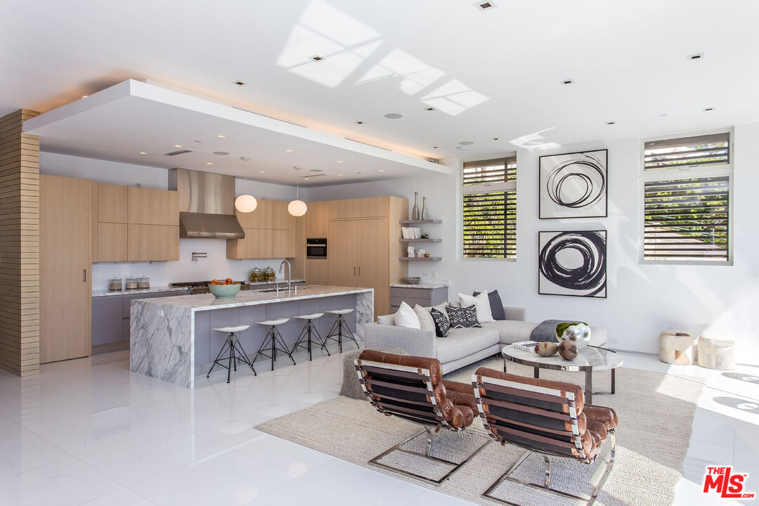 1413 Queens Road Los Angeles, CA 90069 - Photo 7 of 54 Gallery Image 7