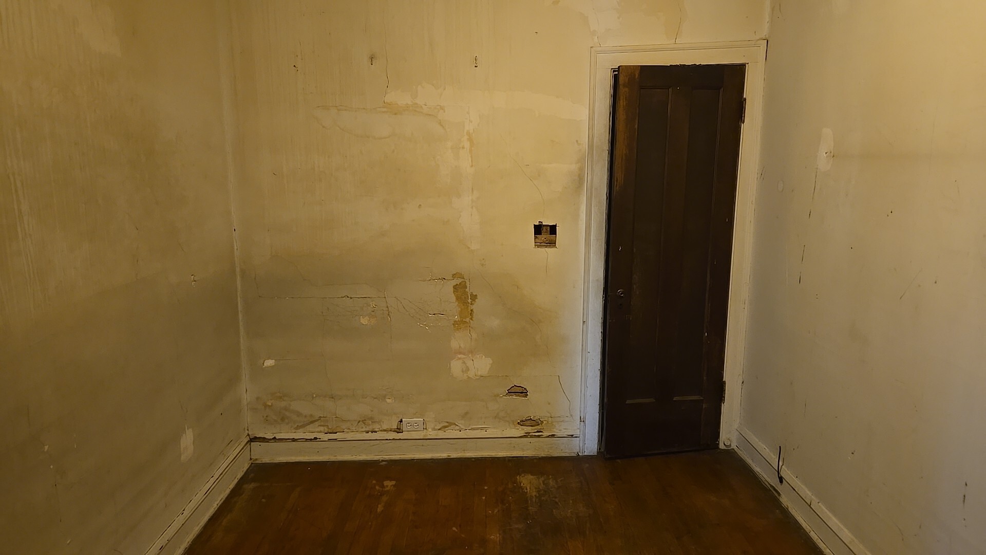 612 East 90th Street Chicago, IL 60619 - Photo 6 of 22 close view of door