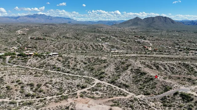 a view of a back yard