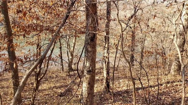 $500,000 | 6004 West Shore Court, Parkville, MO 64152