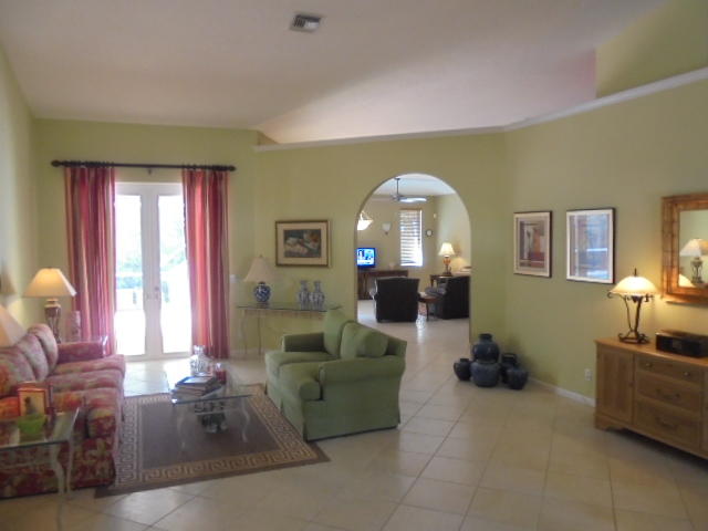 9550 Aloe Road Boynton Beach, FL 33436 - Photo 2 of 9 Living Room