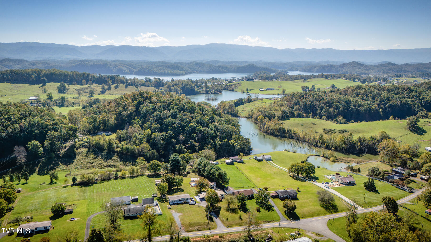 18212 Cleveland Road Abingdon, VA 24211 - Photo 2 of 39 MINUTES TO THE LAKE