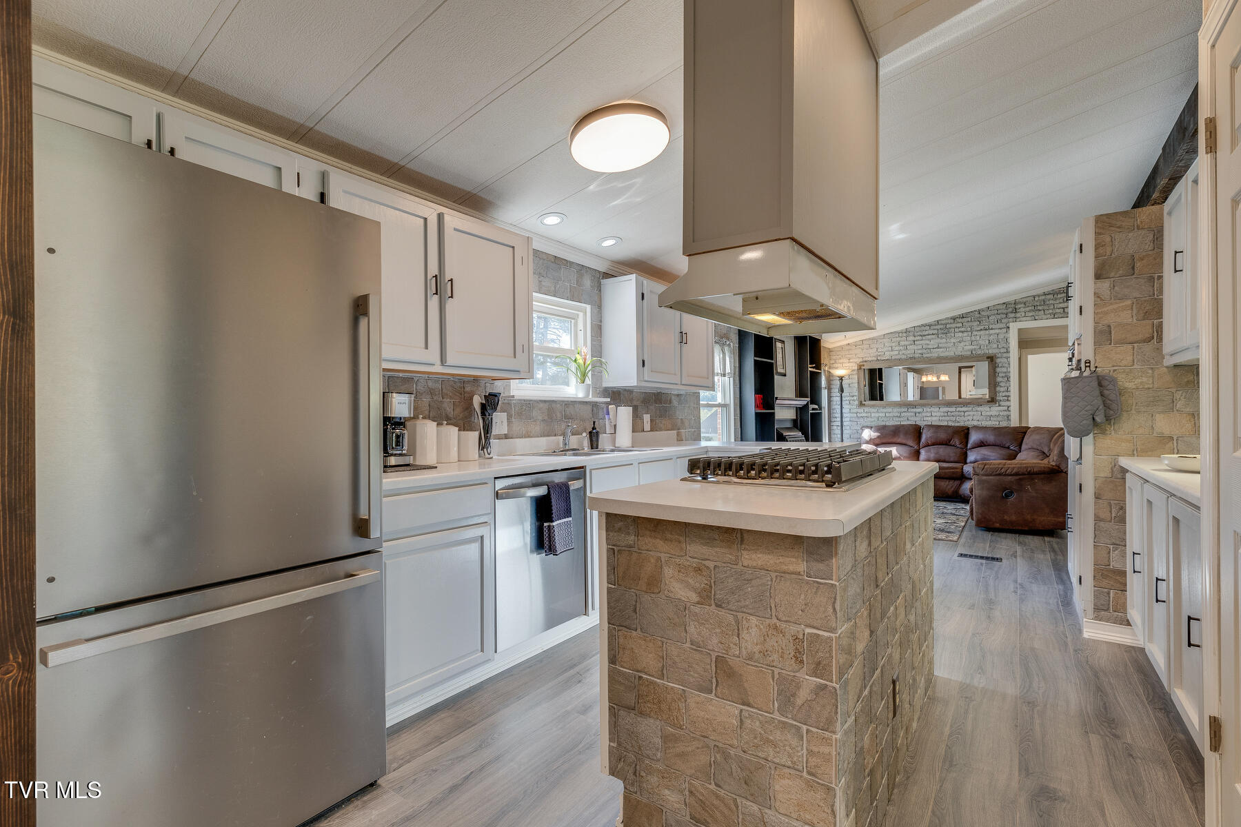 18212 Cleveland Road Abingdon, VA 24211 - Photo 3 of 39 kitchen completely furnished