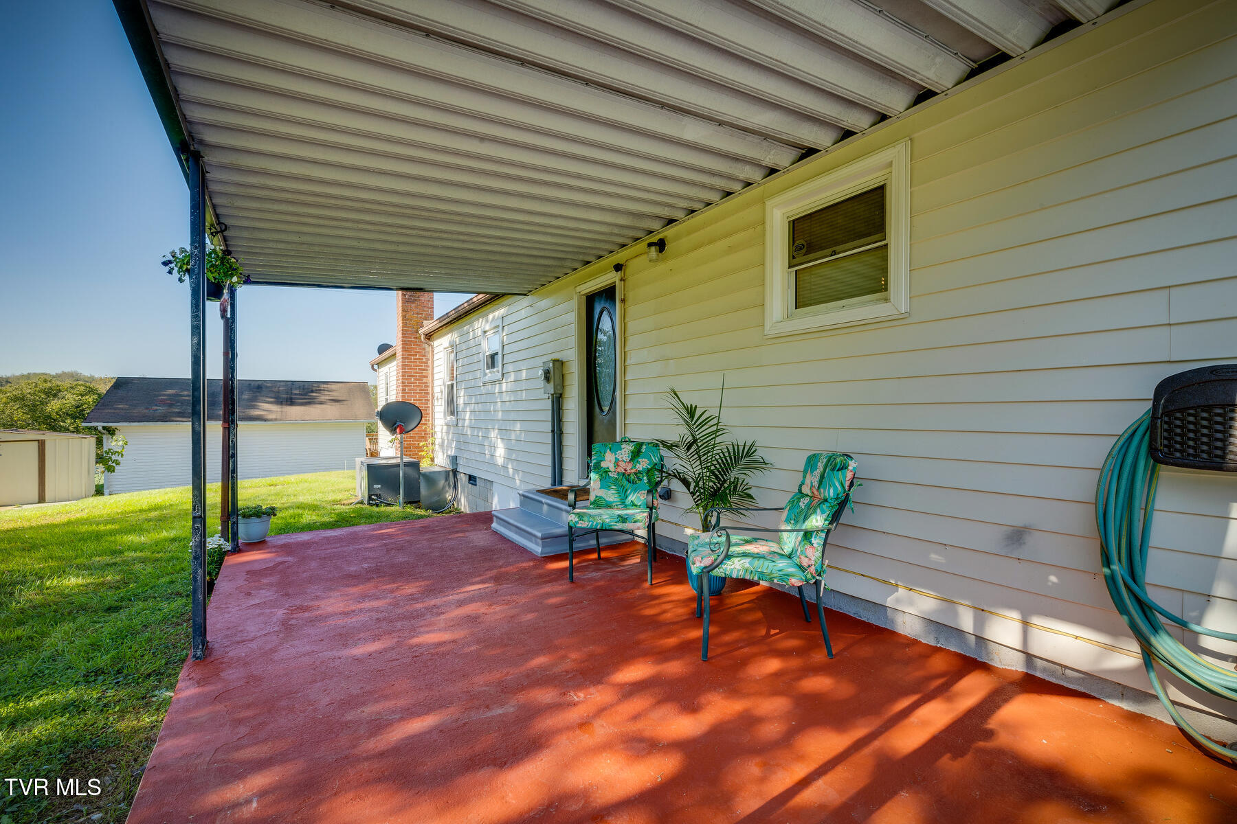 18212 Cleveland Road Abingdon, VA 24211 - Photo 35 of 39 back porch