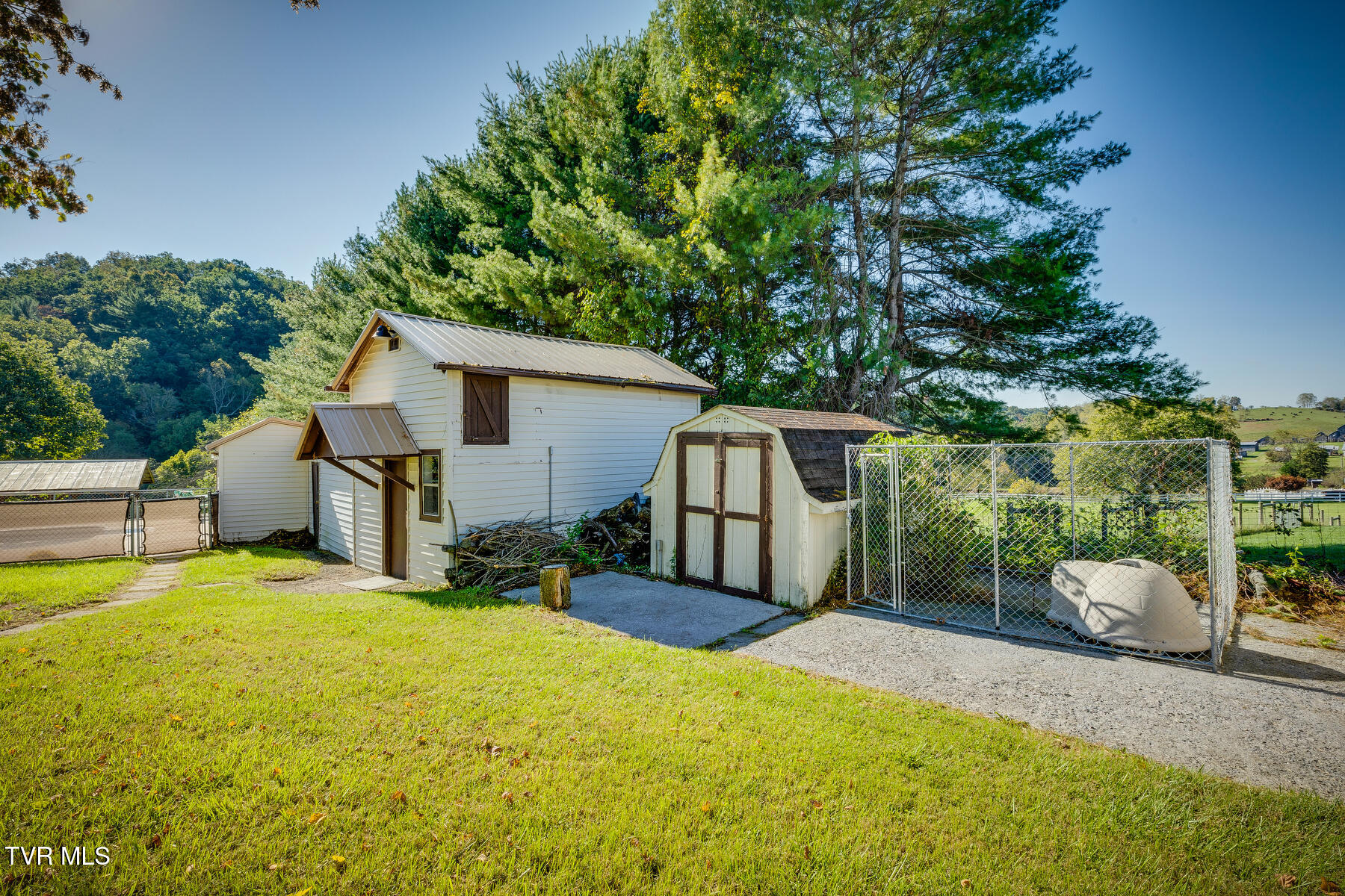 18212 Cleveland Road Abingdon, VA 24211 - Photo 36 of 39 storage sheds pool components