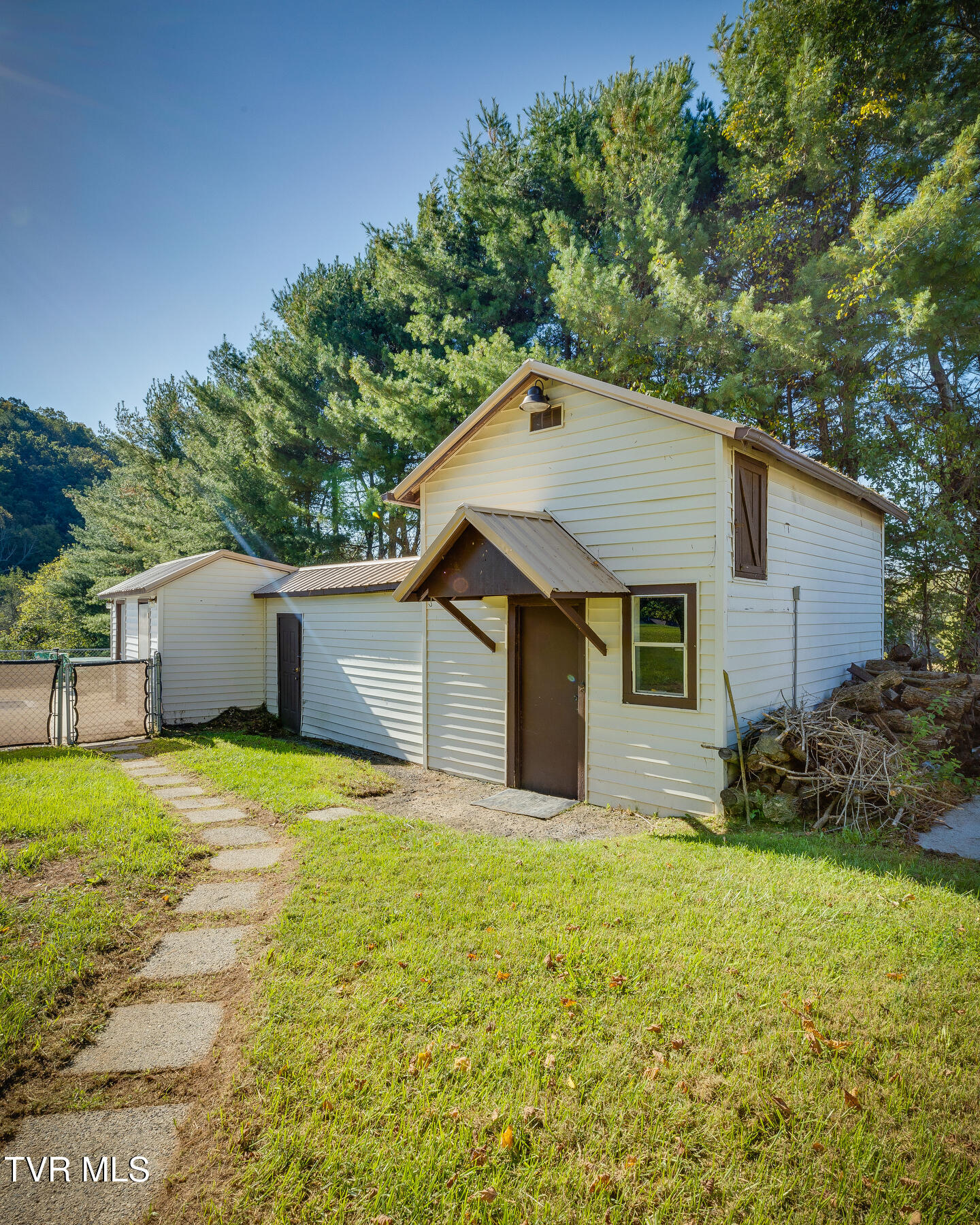 18212 Cleveland Road Abingdon, VA 24211 - Photo 37 of 39 storage