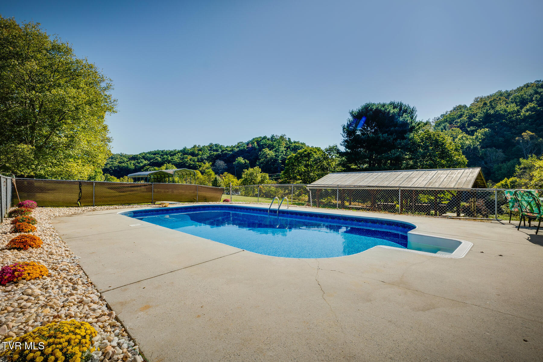 18212 Cleveland Road Abingdon, VA 24211 - Photo 5 of 39 backyard fun near the lake