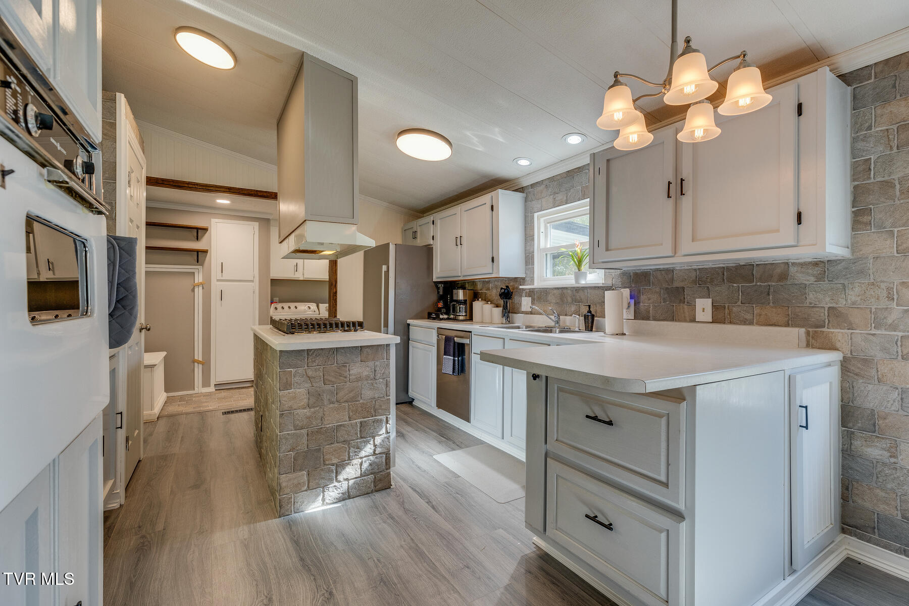 18212 Cleveland Road Abingdon, VA 24211 - Photo 6 of 39 kitchen 2