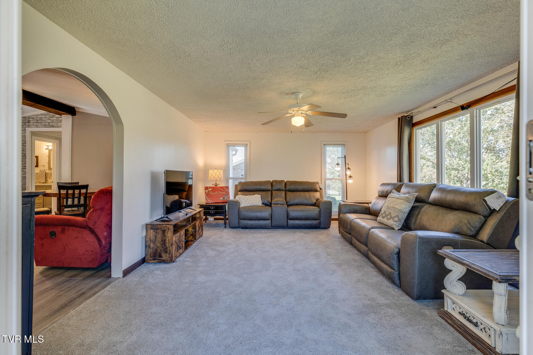 18212 Cleveland Road Abingdon, VA 24211 - Photo 9 of 39 front living room