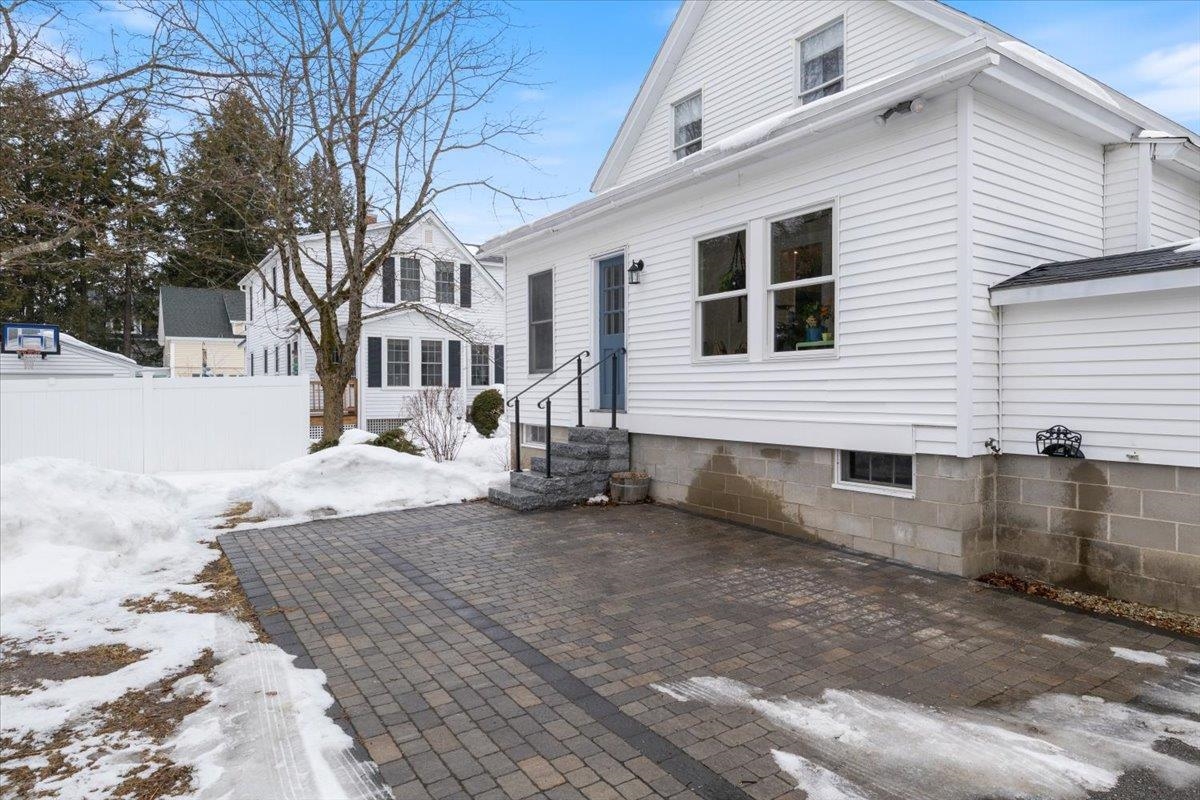 195 South Main Street Rochester, NH 03867 - Photo 5 of 33